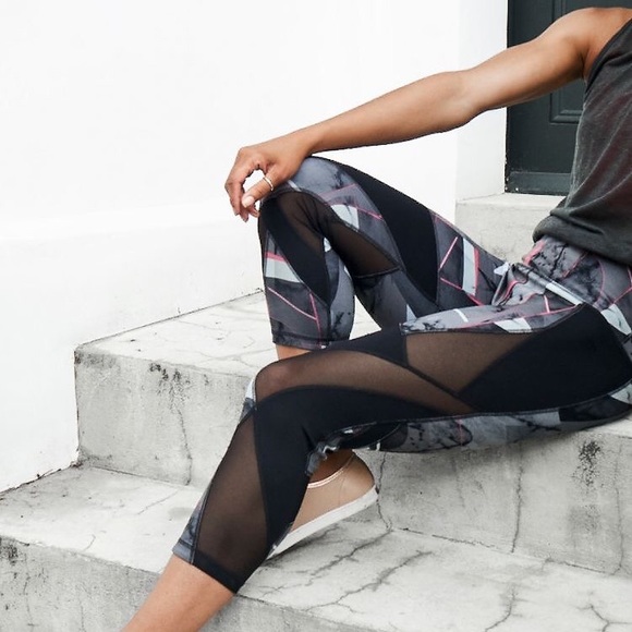 Sweaty Betty Pants - Sweaty Betty Printed Capri Mesh Legging Reversible